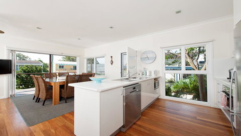 No. 1 Fingal Bay Beach House - The Little Abode - Stayed 3