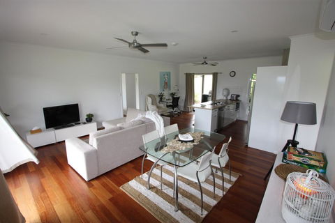 Noosa Hinterland Country Cottage 'Tru-Blu' - Stayed 3