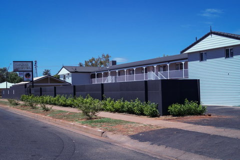 Oasis Motel - Stays Accommodation 2