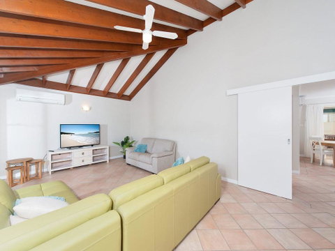 Occy's @ Fingal Bay - Stayed 1