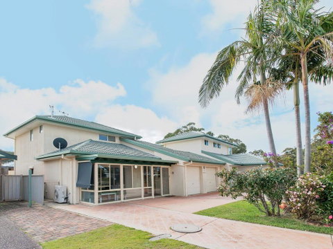 Occy's @ Fingal Bay - Stayed 2