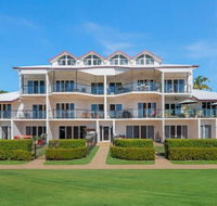 Ocean Breeze Near Parks and Rowes Bay - Stayed