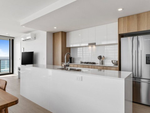 Ocean Views Apartment With Rooftop Pool - Stayed 2