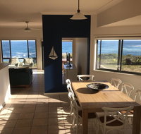 Ocean Views' 4 Ocean Street - air conditioned luxury with beautiful ocean views - Stays Accommodation