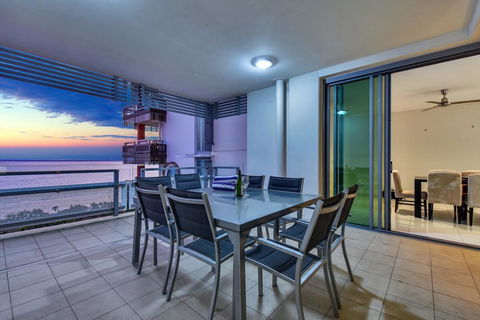 Oceana Darwin Central Oceanfront 3 Bedroom 2 Lounge Room Pool Gym Tennis Court Sleeps 9 - Stayed 2