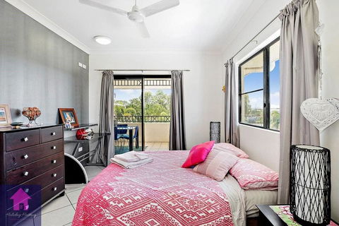 On The STRAND Marina Spacious 3 Brms BEACH Casino - Stayed 3