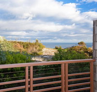 One Mile Ridge' 12a/26 One Mile Close - stunning views air con infinity pool - Stays Accommodation