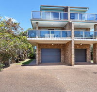One Street from Main Beach - Stays Accommodation