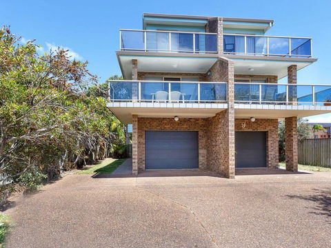 One Street From Main Beach - Stays Accommodation 0