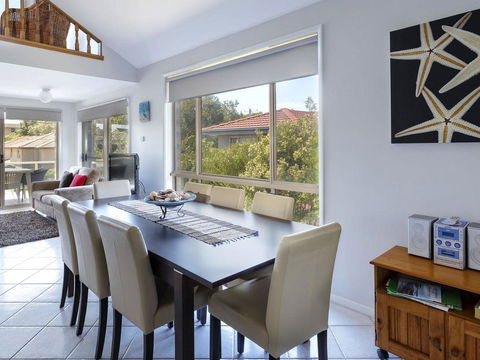 One Street From Main Beach - Stays Accommodation 1
