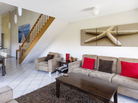 One Street From Main Beach - Stays Accommodation 2
