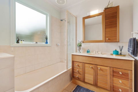 Ourania Luxury Bed And Breakfast Sleeps 7 - Stayed 1