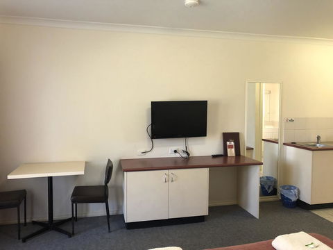 Outback Quarters- Motel Hay - Stayed 2