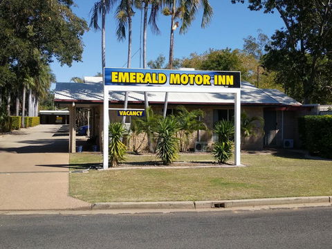 Overflow Emerald Motor Inn - Stayed 0