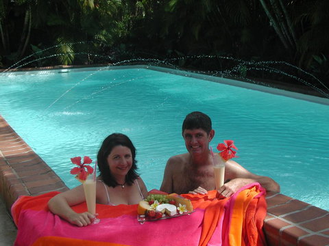 Palm View Holiday Apartments - Stays Accommodation 3