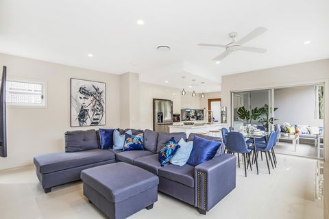Park Avenue Luxe Townhouse Brand New Sleeps 9 - Stays Accommodation 0