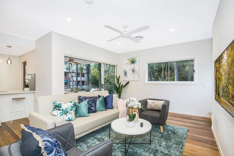 Park Avenue Townhouse Retreat Brisbane Sleeps 10 - Stays Accommodation 3