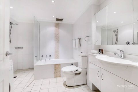 Perfect City Location. Immaculate Apartment With Parking - Stayed 1