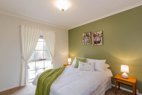 PERFECT ON PYMBLE AVE - Stays Accommodation 1