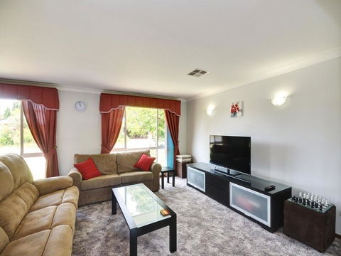 Pet Friendly - Family Holiday Home - Pets Welcome - Stays Accommodation 0