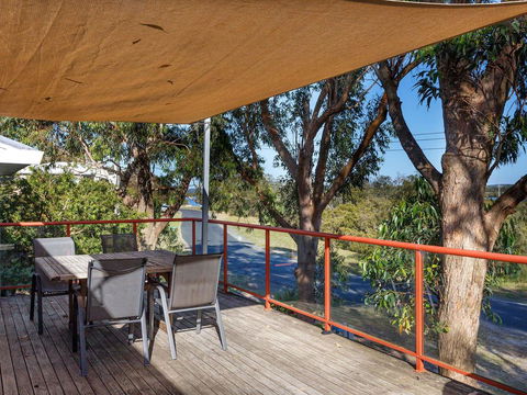 Pet Friendly 4 Bedroom Holiday Home - River Views - Stayed 1