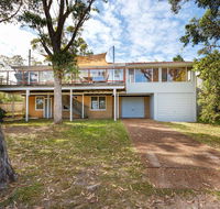 Pet Friendly 4 Bedroom Holiday Home - River Views - Stays Accommodation