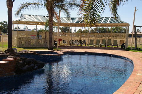 Pines Country Club Motor Inn - Stayed 2