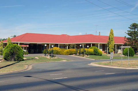 Pines Country Club Motor Inn - Stayed 1