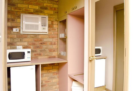 Pines Country Club Motor Inn - Stayed 0