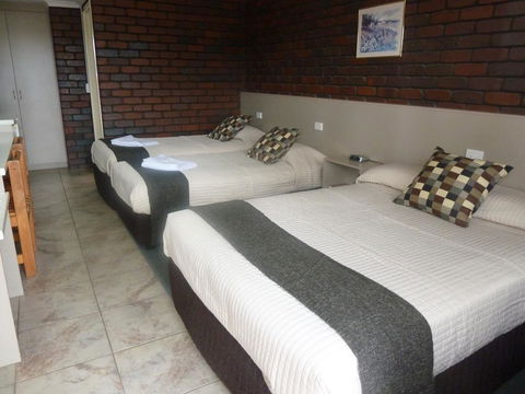 Pioneer Lodge Motel - Stayed 0