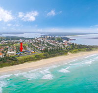 Pippi View 1 Bottom - across the road from the beach - Stays Accommodation
