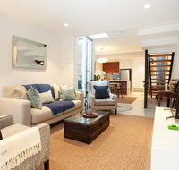 Quiet Family Home With Garden Courtyard Near Cafes - Stayed