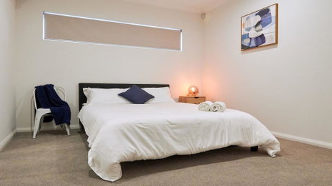 Quiet Garden City Unit - Free WiFi & Parking - Stays Accommodation 3