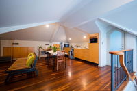 Quiet Private Studio In Strathfield with Kitchenette and Private Bathroom 3min to Station sleeps 6