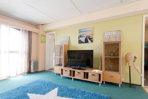 Quinns Beach Stay One - Stays Accommodation 2