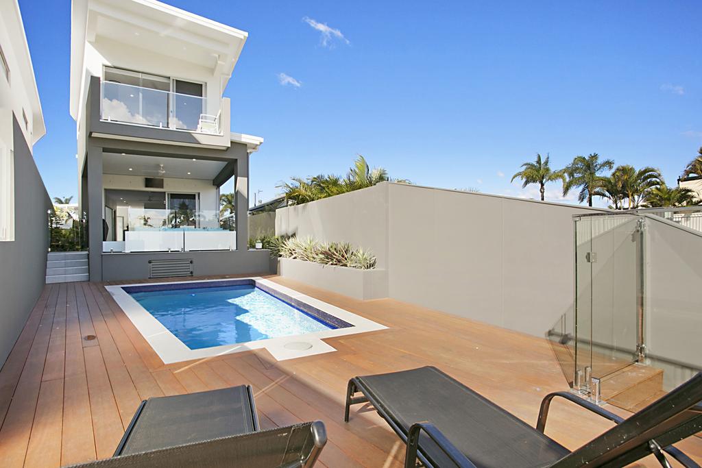 Bundall QLD Stayed
