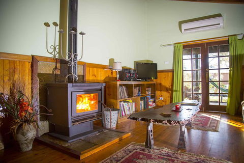 Red Tractor Retreat - Stays Accommodation 3