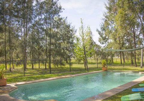 Red Tractor Retreat - Stays Accommodation 2