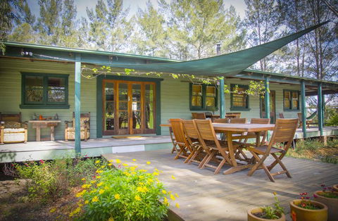 Red Tractor Retreat - Stays Accommodation 1