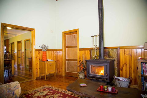 Red Tractor Retreat - Stays Accommodation 0