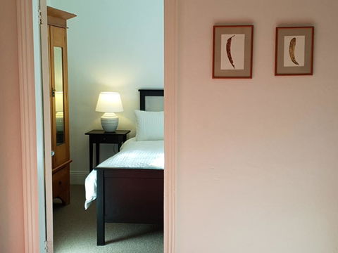 Redruth - 2 Bedroom Cottage Situated In Wandiligong - Stayed 1