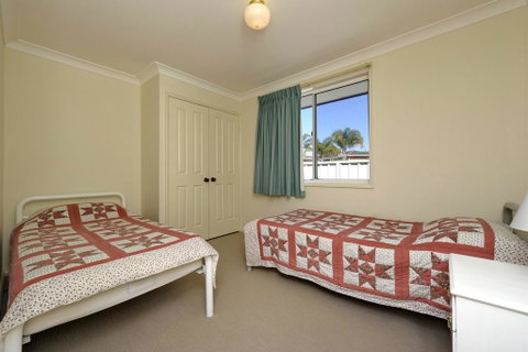 Reef Close, 1/2 - Stayed 2