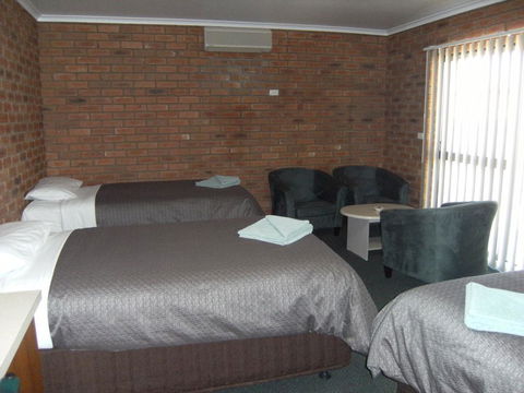 Regency Court Motel - Stayed 2