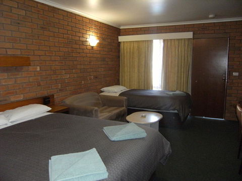 Regency Court Motel - Stayed 3