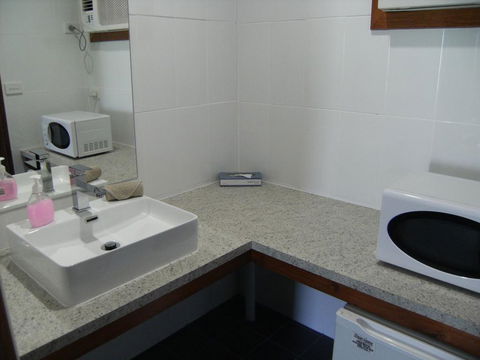 Regency Court Motel - Stayed 1