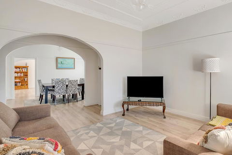 Renovated Brighton Beach Stay Home - Stayed 3