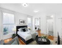 Renovated studio in bohemian area close to city