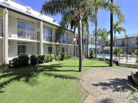 Resort Serviced Apartments - Mandurah - Stays Accommodation 1