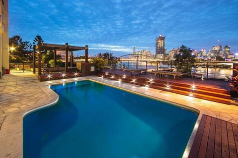 River Plaza Apartments - Stayed 1