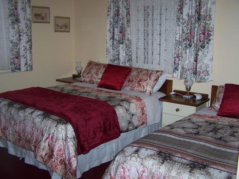 RJ's Bed & Breakfast - Stays Accommodation 2